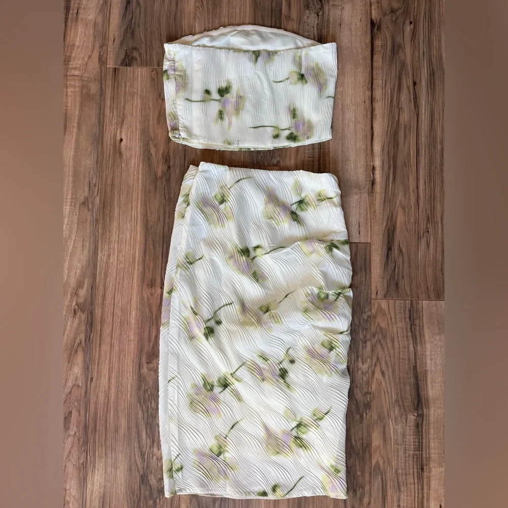 Lulu's Floral Two-Piece Set - Picture 2 of 5